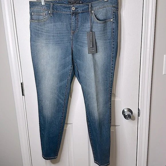 Don’t miss OUT 👀! NWT - fresh pair of skinny 👖 anyone? These are premium ultra - Picture 10 of 16